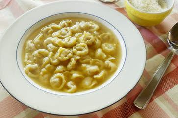 Tortellini in brodo