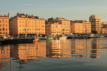 Magic Marseille / Evening view to Quai de Rive Nueve