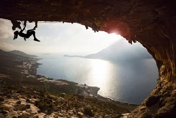 Crédence de cuisine en verre imprimé Alpinisme professional rock climbers in the proper place
