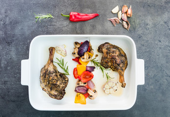 kaczka pieczona z czosnkiem i papryką © voro