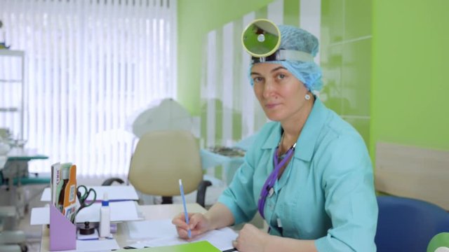 otolaryngologist in clinic, ENT doctor's reception, Portrait doctor, children's hospital, pediatric physician lor accepting patient, Medic treatment hospital