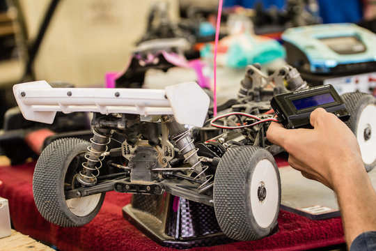 Maintenance of radio-controlled model of the car in a break between competitions