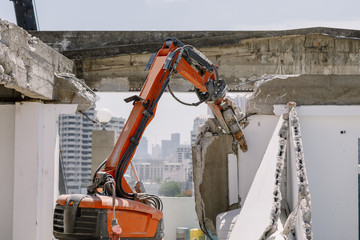 Robot Equipment is destroying the floor and wall To destroy the old building