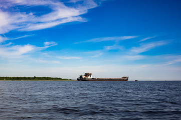 Obraz premium Ship in the sea