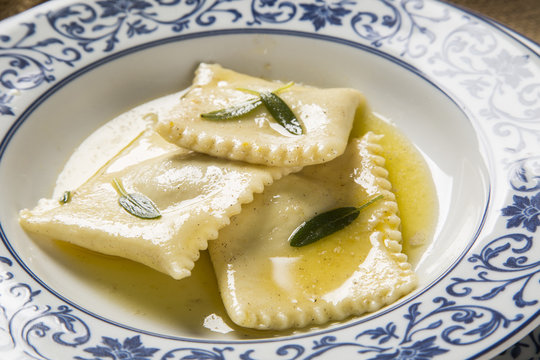 Tortellini with white sauce - Tortei