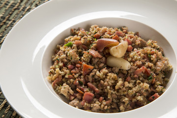 pinion paçoca in the white plate