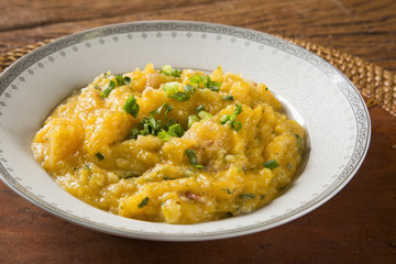 soup-puree of pumpkin in the plate - Quibebe.