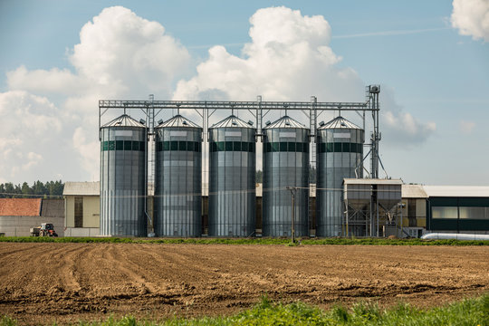 Elevator to store grain in a field on farmland