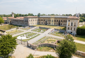 Obraz premium Villa Arconati, Castellazzo, Bollate, Milano, Italia. Vista aerea. Giardini e parco, Parco delle Groane. Reggia, palazzo in stile barocchetto lombardo, strade e alberi visti dall’alto