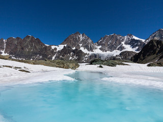 Turquoise lake - Trekking in mountain