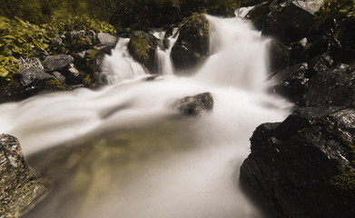 Wasserfall in den Bergen
