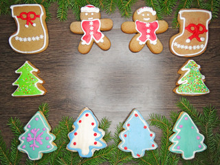Obraz premium christmas cookies gingerbread and decoration on wooden background