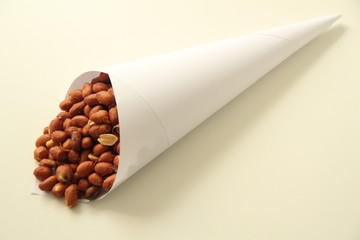 Peanut salted roasted in paper cone