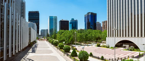 Kussenhoes Panoramic view of Business park, Madrid © Analisisgadgets