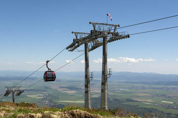 Fototapeta na wymiar cable car in the mountains High Tatras