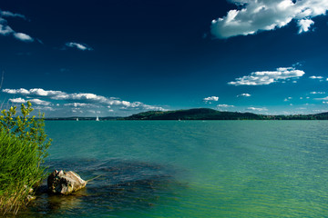 Segelboote am Plattensee in Ungarn