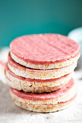 Berry yoghurt coated rice cake