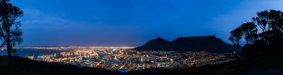 Crédence de cuisine en verre imprimé Montagne de la Table Cape Town at night