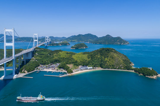 馬島と来島海峡大橋（しまなみ海道）空撮