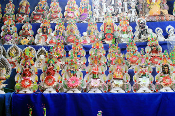 Obraz premium Colorful handcraft made by conch shell. Show piece for interior decoration.