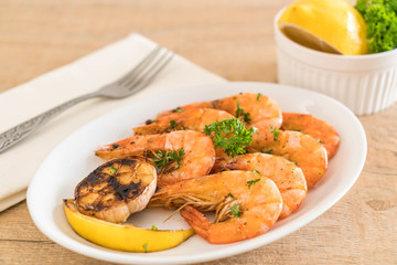 fried shrimps with garlic