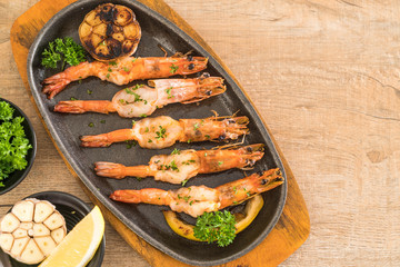 fried shrimps with garlic