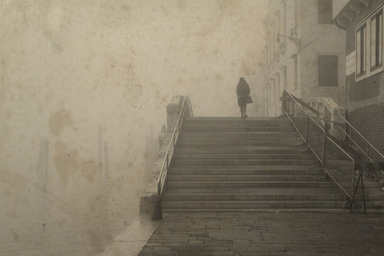 Fototapeta Vintage view of Venice with fog. Effect with grunge background