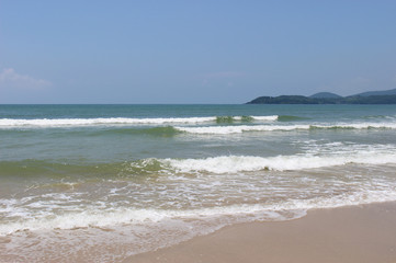 海と砂浜と青空