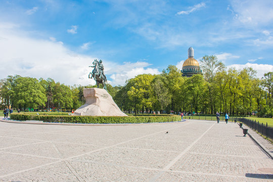 Der eherne Reiter (Медный всадник) und Isaakskathedrale (Исаа́киевский собор) Sankt Petersburg (Санкт-Петербург) Nordwestrussland (Северо-западный федеральный округ) Russland (Россия)
