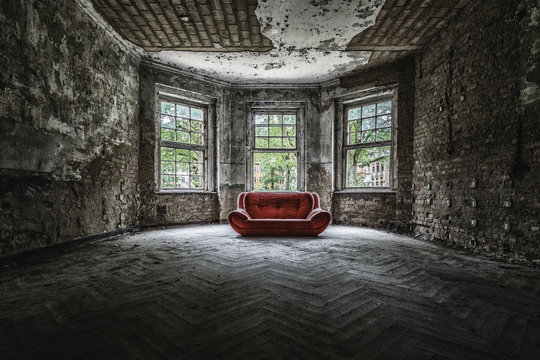 Altes Sofa  an einem Lost Place