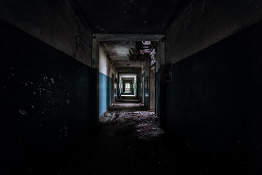 unheimlicher Gang an einem verlassenen Ort