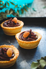 Tartlets with chocolate ganache and almonds