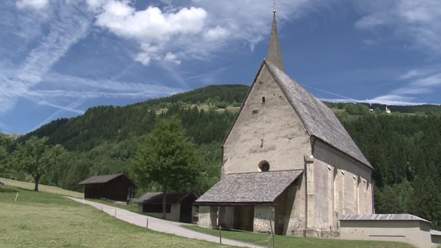Osttirol, Thal, Assling, Kirche, Denkmal, St. Korbinian, Wilfern, Pustertal, Wolken, Himmel, Sommer, Sehensw&uuml;rdigkeit, Kulturgut