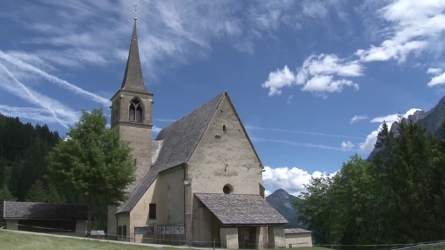 Osttirol, Thal, Assling, Kirche, Denkmal, St. Korbinian, Wilfern, Pustertal, Wolken, Himmel, Sommer, Sehensw&uuml;rdigkeit, Kulturgut