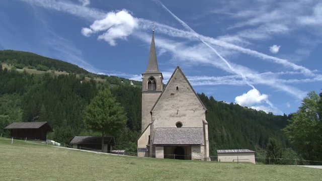 Osttirol, Thal, Assling, Kirche, Denkmal, St. Korbinian, Wilfern, Pustertal, Wolken, Himmel, Sommer, Sehensw&uuml;rdigkeit, Kulturgut