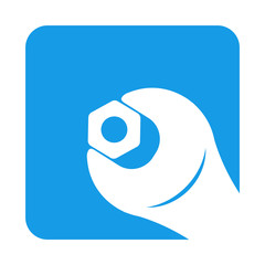 Icono plano llave con tuerca en cuadrado azul 