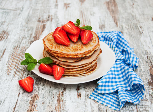 Pancakes with fresh strawberries