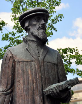 Statue des Reformers John Calvin (K&aacute;lvin J&aacute;nos)