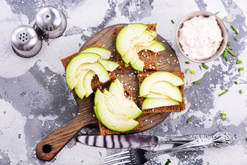 bread with avocado
