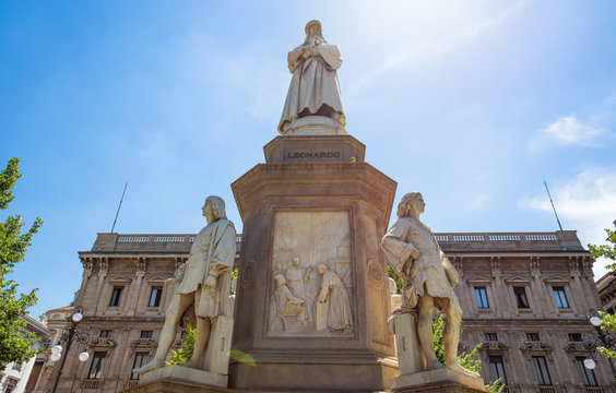 Leonardo da Vinci Statue in Milan, Scala Square, Milan, Italy.