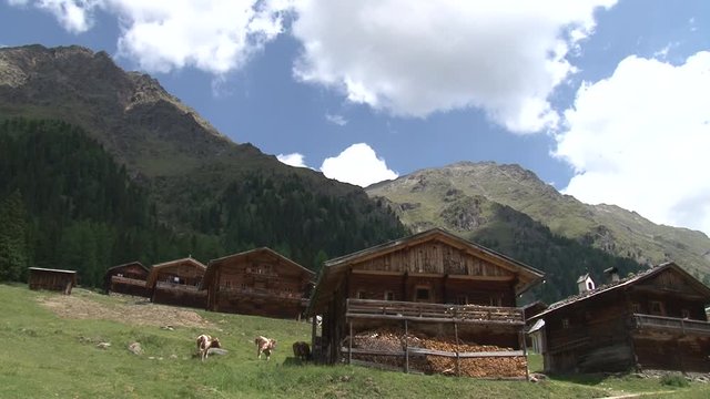 Oberstalleralm, Alm, Innervillgraten, Almh&uuml;tte, Dach, Schieferdach, Fenster, Haus, Holzhaus, Tradition, Bergbauer, Almwirtschaft, Wiese