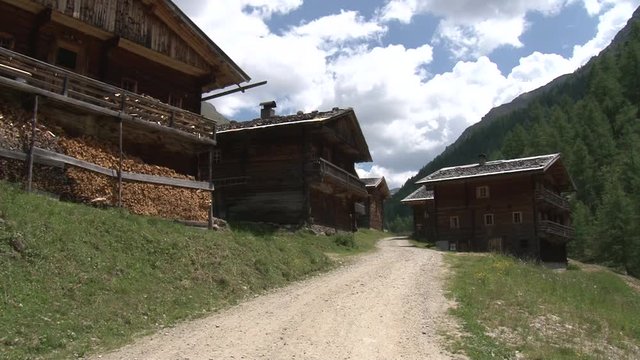 Oberstalleralm, Alm, Innervillgraten, Almh&uuml;tte, Dach, Schieferdach, Fenster, Haus, Holzhaus, Tradition, Bergbauer, Almwirtschaft, Wiese