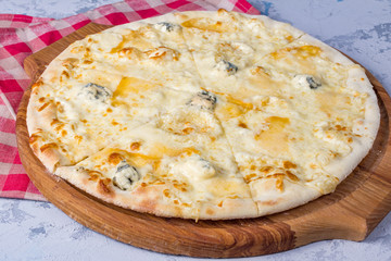 Pizza Quattro formaggi