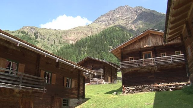 Oberstalleralm, Alm, Innervillgraten, Almh&uuml;tte, Dach, Schieferdach, Fenster, Haus, Holzhaus, Tradition, Bergbauer, Almwirtschaft, Wiese