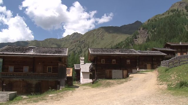 Oberstalleralm, Alm, Innervillgraten, Almh&uuml;tte, Dach, Schieferdach, Fenster, Haus, Holzhaus, Tradition, Bergbauer, Almwirtschaft, Wiese