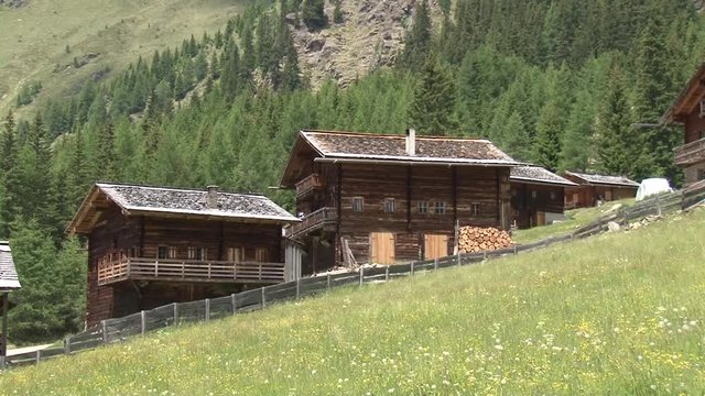 Oberstalleralm, Alm, Innervillgraten, Almh&uuml;tte, Dach, Schieferdach, Fenster, Haus, Holzhaus, Tradition, Bergbauer, Almwirtschaft, Wiese