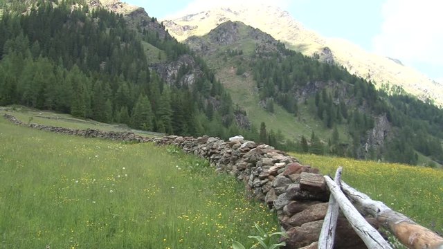 Oberstalleralm, Alm, Innervillgraten, Almh&uuml;tte, Dach, Schieferdach, Fenster, Haus, Holzhaus, Tradition, Bergbauer, Almwirtschaft, Wiese