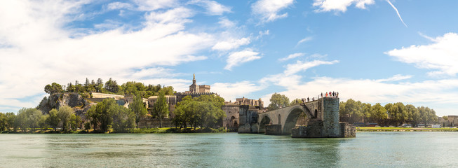 Fototapeta na wymiar Saint Benezet bridge in Avignon