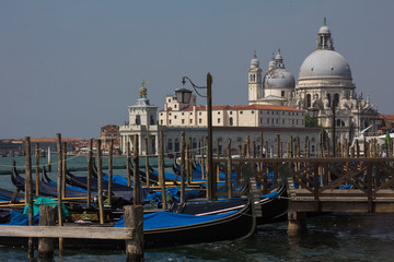 Fototapeta na wymiar Venezia: Basilica della Salute nella laguna Veneta