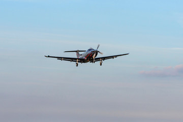 Fototapeta na wymiar Single turboprop aircraft landing aircraft.
